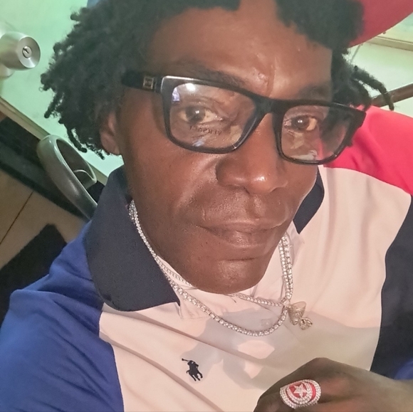 Meet your Posher, Carlo - Picture 1 of 10